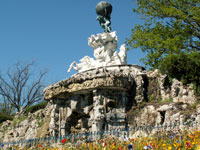 Plateau des poetes - fontaine du titan