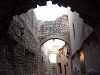 Arches ruelles médiévales de Castries - Hérault