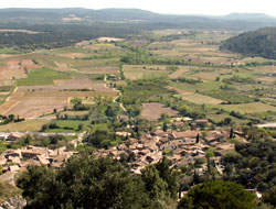Panorama sur la plaine viticole de Corconne