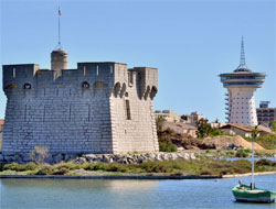 La redoute Ballestras et le Phare de la Méditerranée