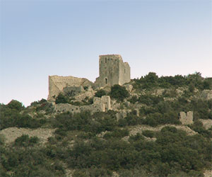 Visiter le castellas de Montoulieu hérault