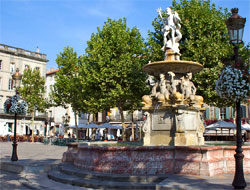 Place Carnot - Fontaine de Neptune - Carcassonne