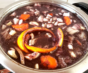 Ajouter les légumes et la marinade