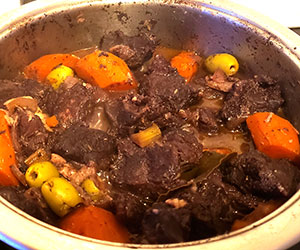 Ajouter les olives et laisser mijoter