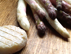 Asperges à la sauce Pélardon