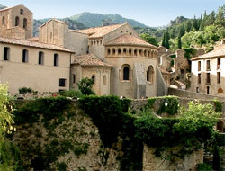 Vue sur l'abbaye de Gellone